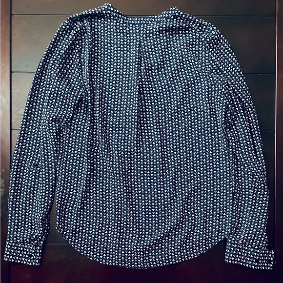 Women’s navy/white patterned The Limited long sleeve, v-neck dress shirt, medium - Picture 2 of 5